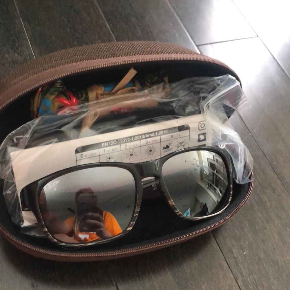 NWT Maui Jim sunglasses never worn brand new